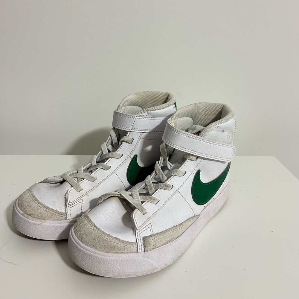 Sneakers size 13